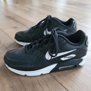 Nike Air Max 90 Black White Sneaker Youth size 5.5 (Women's7)
